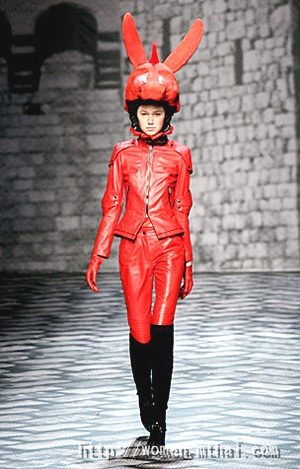 เก็บตก แฟชั่นโชว์ไอเดียล้ำ แต่ฮากันเป็นล่ำเป็นสัน