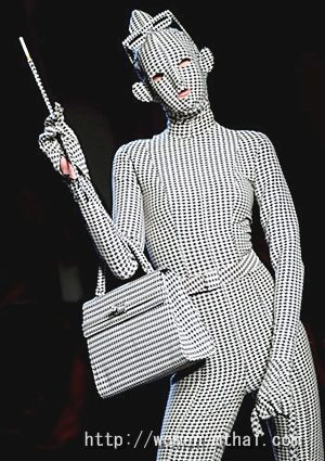 เก็บตก แฟชั่นโชว์ไอเดียล้ำ แต่ฮากันเป็นล่ำเป็นสัน