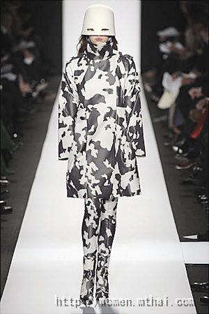 เก็บตก แฟชั่นโชว์ไอเดียล้ำ แต่ฮากันเป็นล่ำเป็นสัน