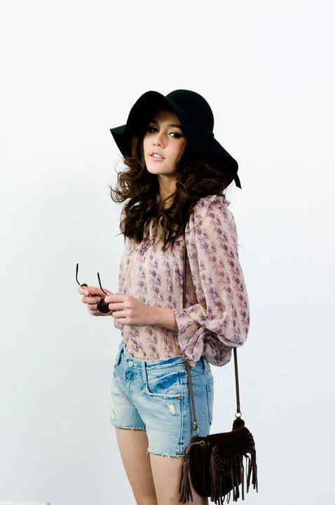 ชมพู่ อารยา กับชุดของที่ใส่เล่นละคร