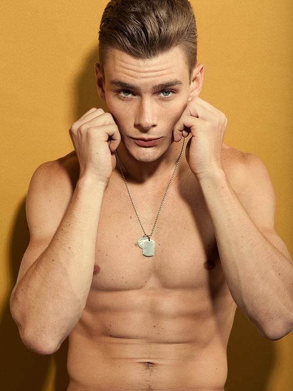 นายแบบหุ่นดีเบาๆ