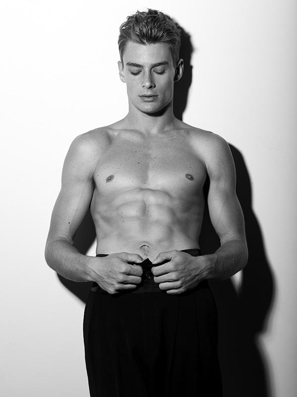 นายแบบหุ่นดีเบาๆ