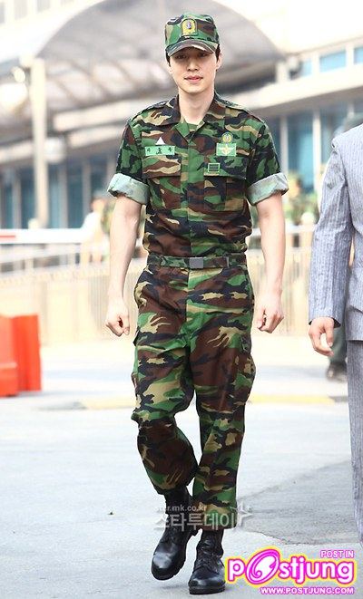 อีดงอุค Lee Dong Wook ออกจากกรมหลังเสร็จสิ้นการปฏิบัติหน้าที่ทหารเกาหลี 0151