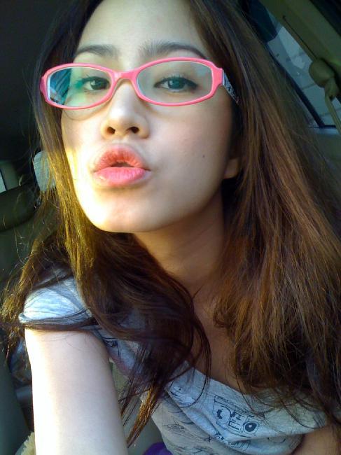 ดาราทำท่าปากจู๋ แบ๊วๆน่ารักๆ