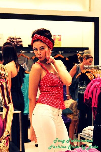 ดาราทำท่าปากจู๋ แบ๊วๆน่ารักๆ