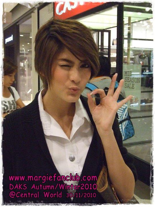 ดาราทำท่าปากจู๋ แบ๊วๆน่ารักๆ