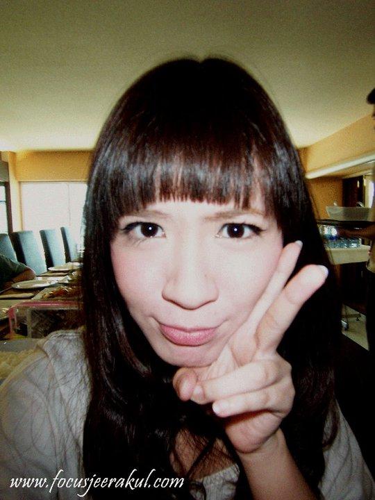 ดาราทำท่าปากจู๋ แบ๊วๆน่ารักๆ