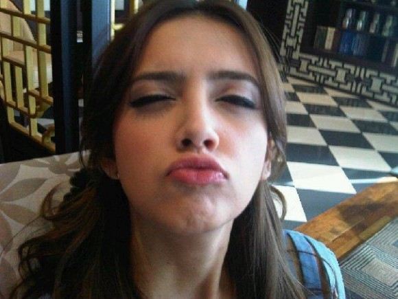 ดาราทำท่าปากจู๋ แบ๊วๆน่ารักๆ