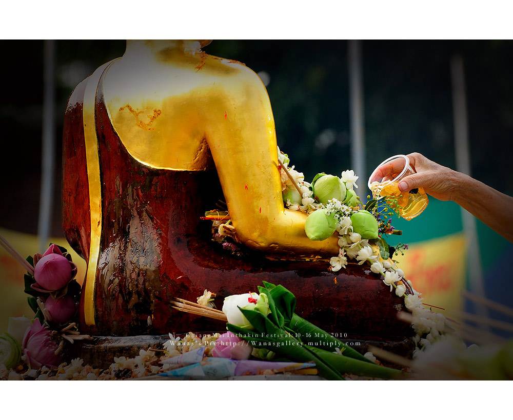 ประเพณีใส่ขันดอกบูชาเสาอินทขีล เมืองเชียงใหม่ (เสาหลักเมืองเชียงใหม่)