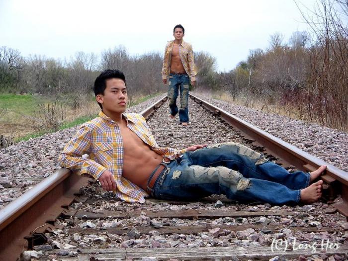 หนุ่ม Long Her