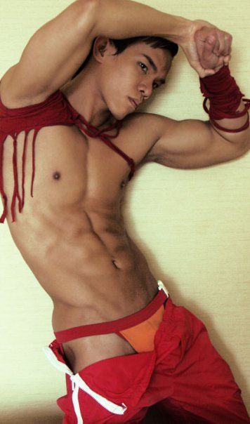 แรงเข้มกับ Ricky Tang