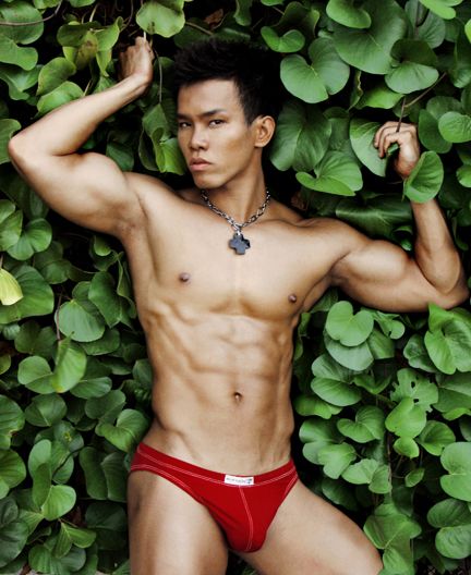 แรงเข้มกับ Ricky Tang