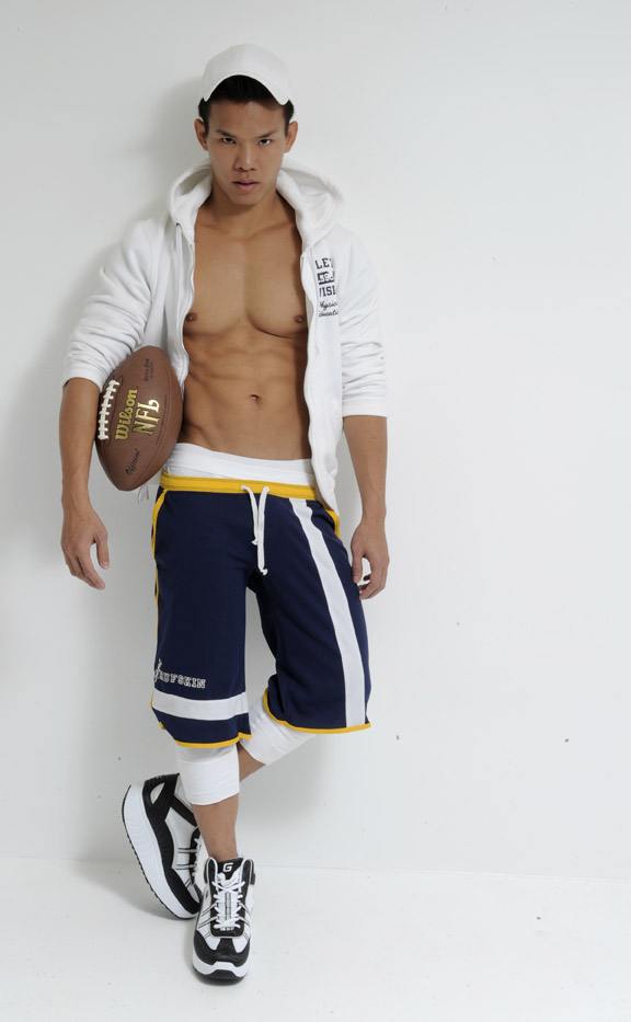 แรงเข้มกับ Ricky Tang