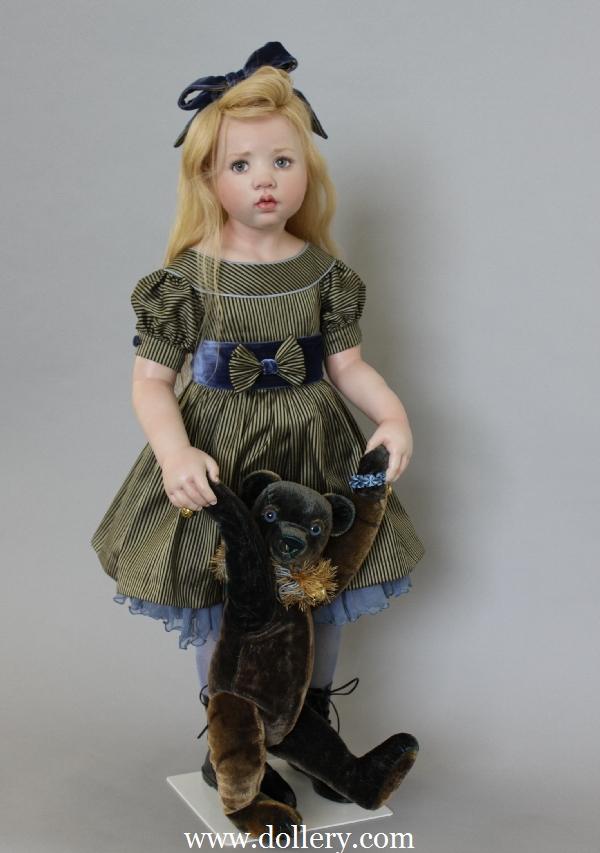 ตุ๊กตาเด็กกับหมีเท็ดดี้ที่ราคาแพง