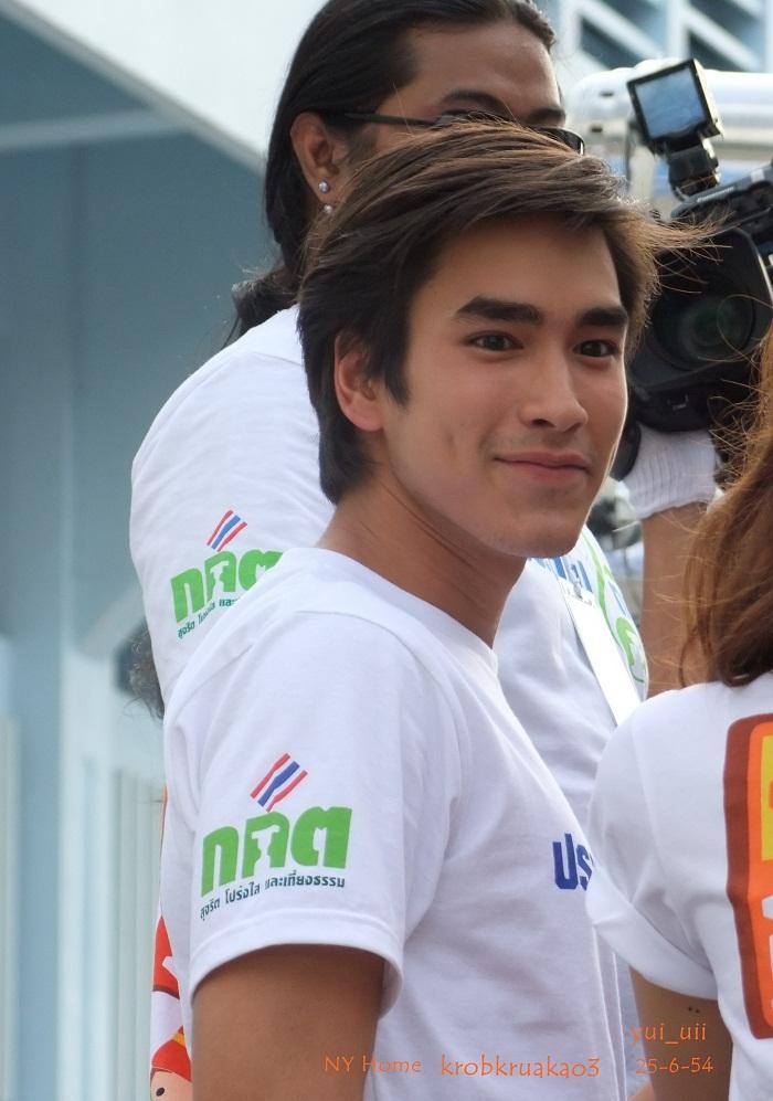 ณเดชน์ งานรณรงค์เลือกตั้ง"รวมพลคนรุ่นใหม่ หัวใจประชาธิปไตย"