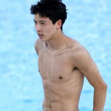 นักกีฬากระโดดน้ำ ครับ