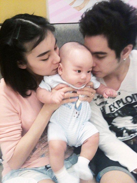 น้องนับเงิน น่ารักมาก คุณแม่สวย คุณพ่อก็หล่อค่า