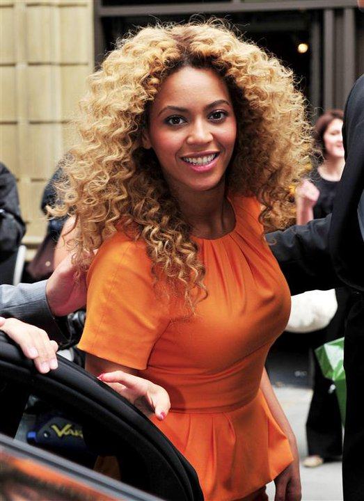 Beyoncé Goes Shopping With Piers