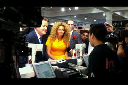 Beyonc&eacute; Goes Shopping With Piers Morgan