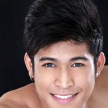 ผมว่าเขาหล่อดีครับ