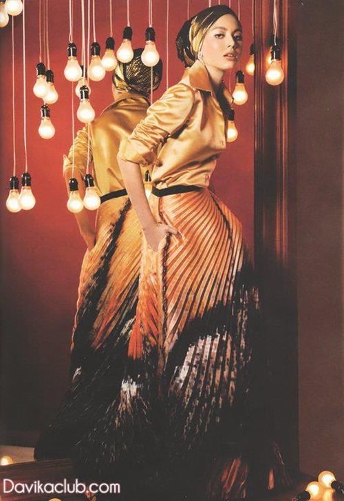 ใหม่-ดาวิกา & โย-ยศวดี @ ขวัญเรือน no.951 July 2011