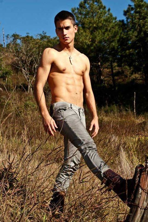 หนุ่มนักฟุตบอล