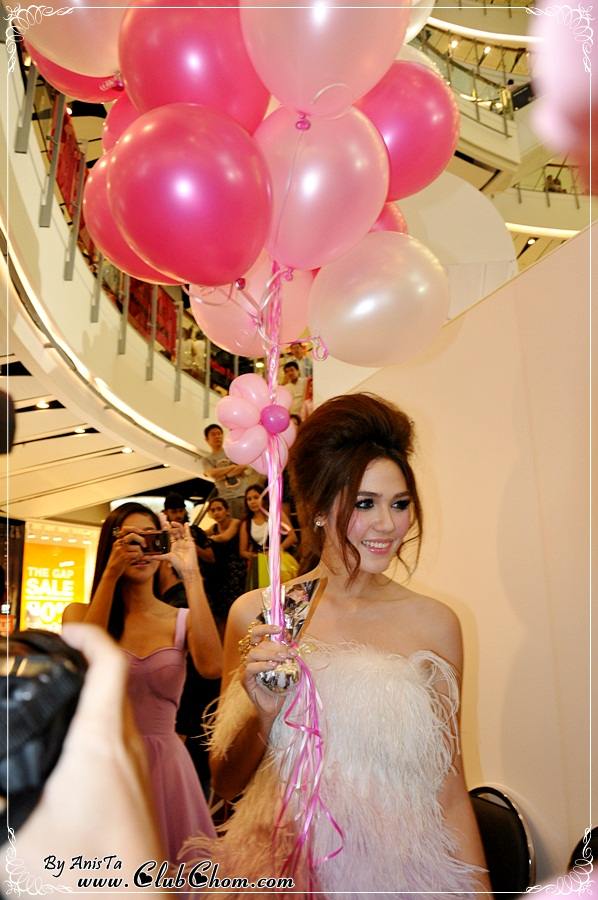 ชมพู่ อารยา เปิดตัวน้ำหอมคนเยอะมากๆ