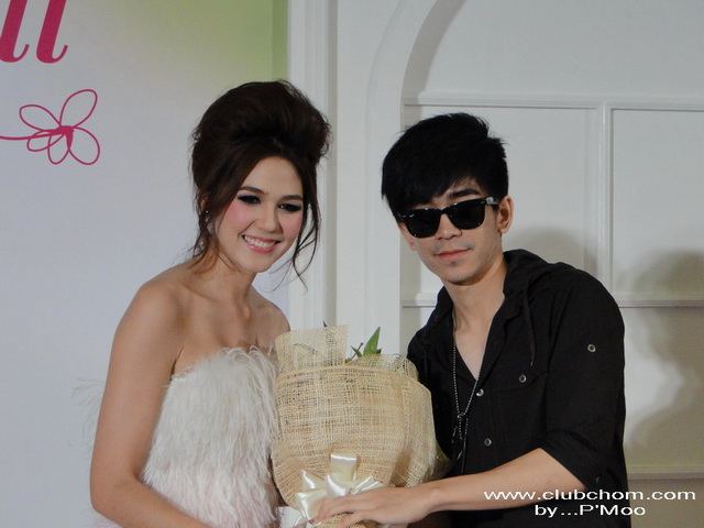 ชมพู่ อารยา เปิดตัวน้ำหอมคนเยอะมากๆ