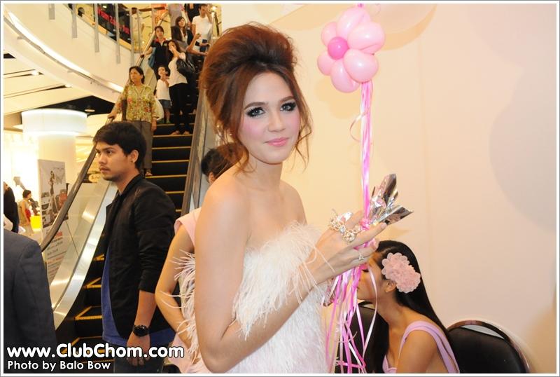 ชมพู่ อารยา เปิดตัวน้ำหอมคนเยอะมากๆ