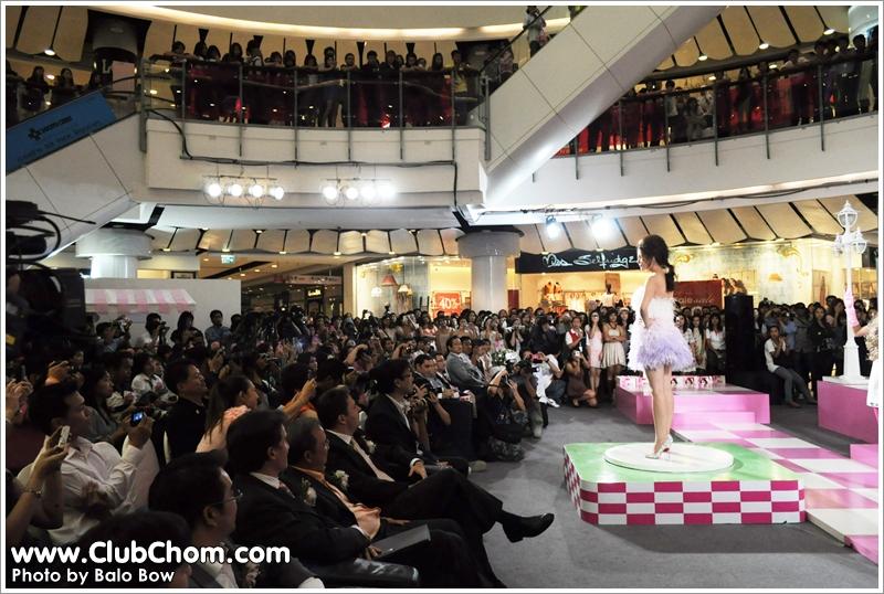 ชมพู่ อารยา เปิดตัวน้ำหอมคนเยอะมากๆ