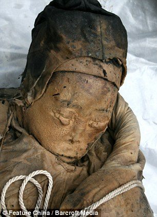 มัมมี่จีน อายุกว่า 700 ปี สภาพสมบูรณ์