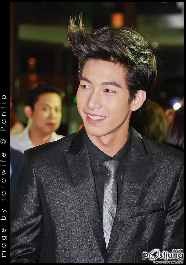 โตโน่ รับรางวัลดาราดาวรุ่งชาย จากงานสยามดาราสตาร์อวอร์ด 2011