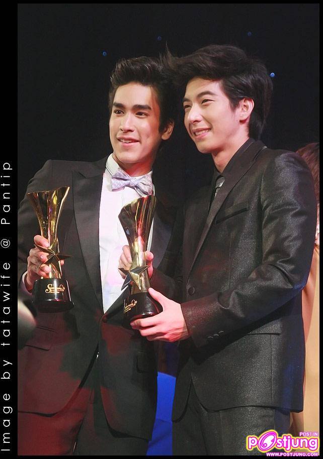 โตโน่ รับรางวัลดาราดาวรุ่งชาย จากงานสยามดาราสตาร์อวอร์ด 2011