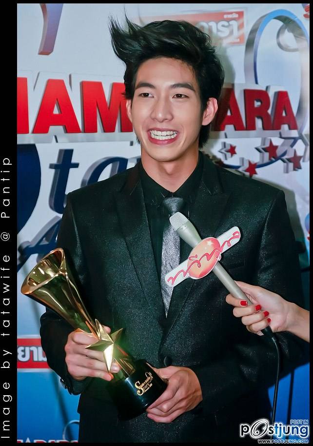 โตโน่ รับรางวัลดาราดาวรุ่งชาย จากงานสยามดาราสตาร์อวอร์ด 2011