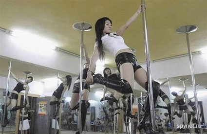 โรงเรียนสอนเต้นรูดเสาที่จีน แบบนี้ก็มีแฮะ!