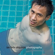 ตี๋ เข้มๆ ในสระว่ายน้ำ