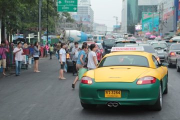 Taxi ปอร์เช่กลางสยาม ที่แท้ก็ Viral ของ Samsung