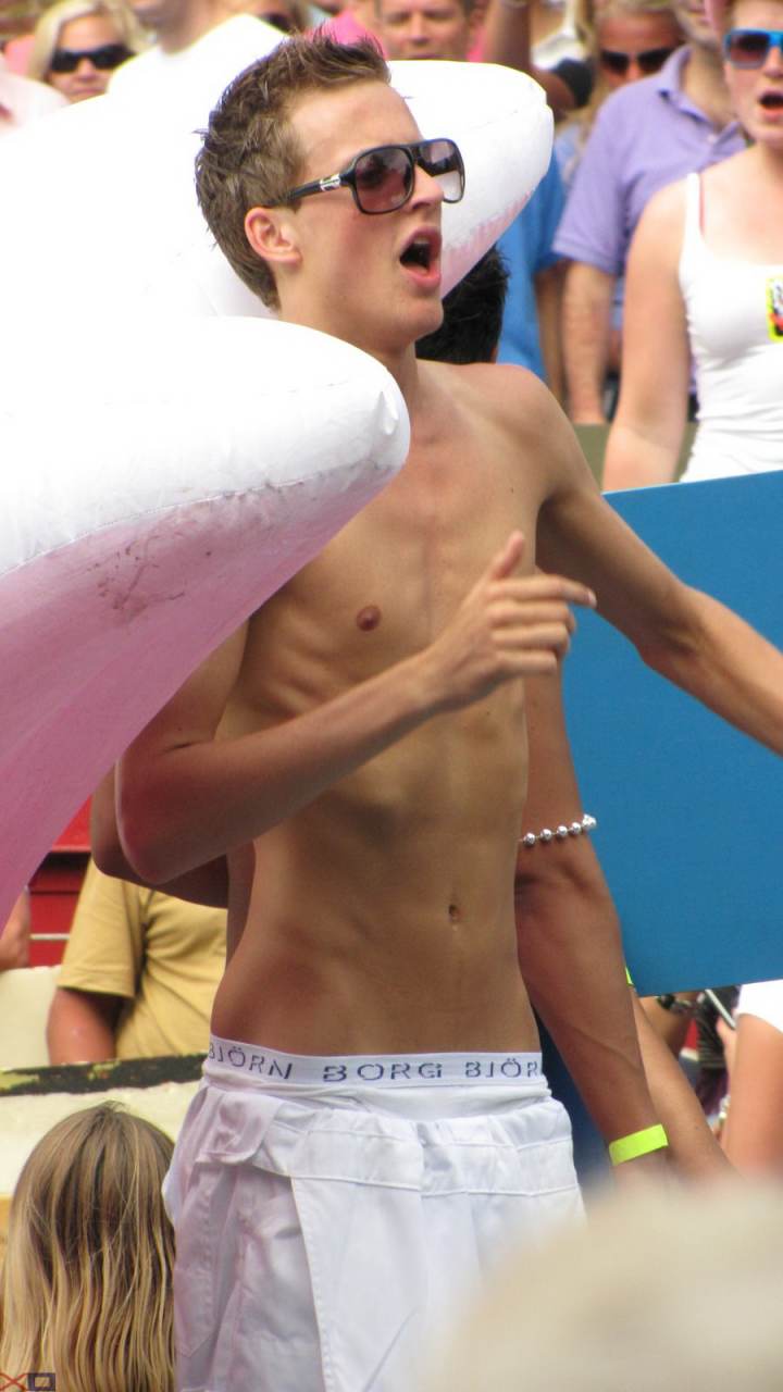 เด็กนอกหุ่นเฟิร์ม