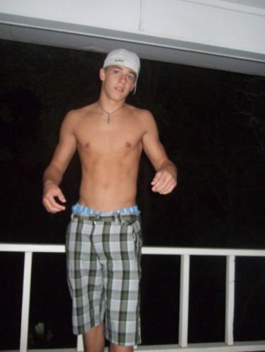 หนุ่มๆชายทะเล