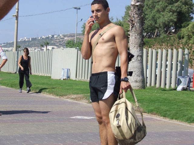 หนุ่มๆชายทะเล