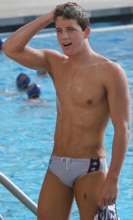 หนุ่มๆชายทะเล