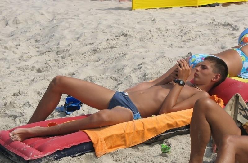 หนุ่มๆชายทะเล