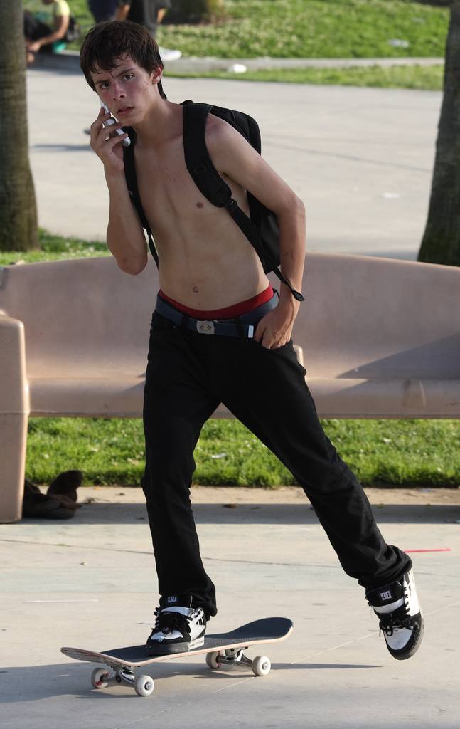 หนุ่มๆชายทะเล