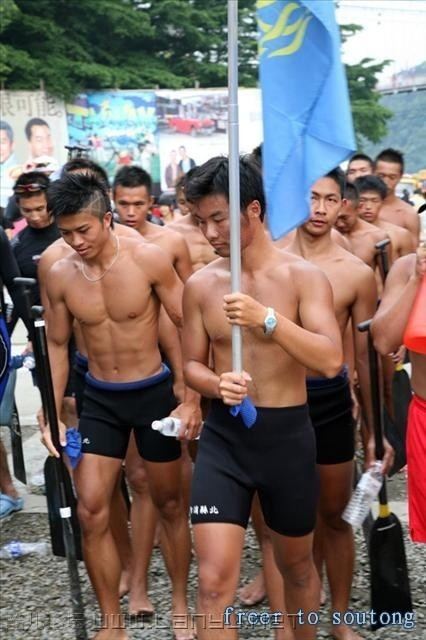 แข่งพายเรือกับหนุ่มใต้หวัน