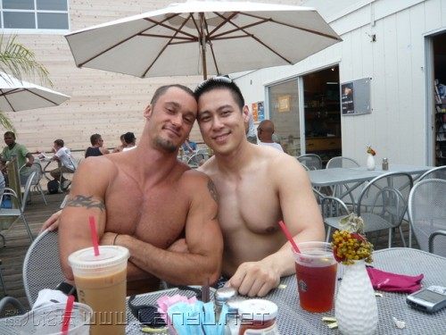 เย็นนี้อิ่มกับหนุ่มๆใต้หวัน