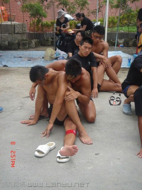 เย็นนี้อิ่มกับหนุ่มๆใต้หวัน