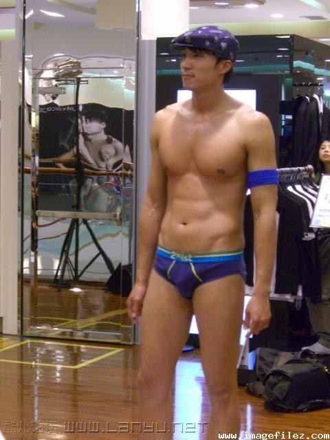 เย็นนี้อิ่มกับหนุ่มๆใต้หวัน