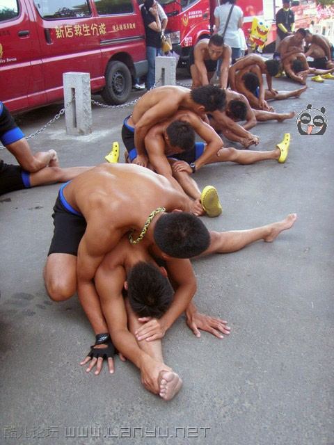 เย็นนี้อิ่มกับหนุ่มๆใต้หวัน