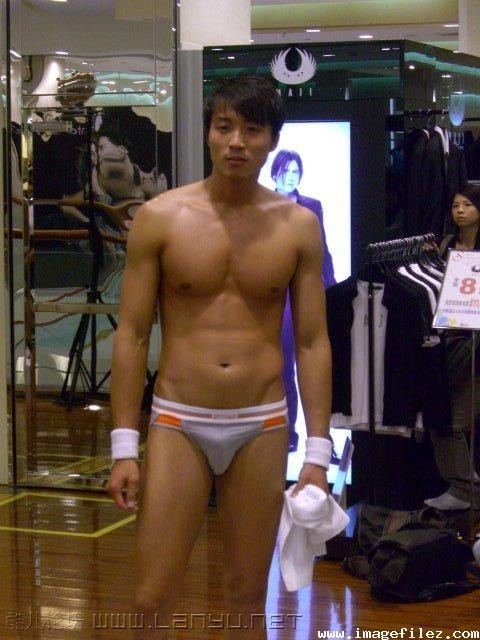 เย็นนี้อิ่มกับหนุ่มๆใต้หวัน