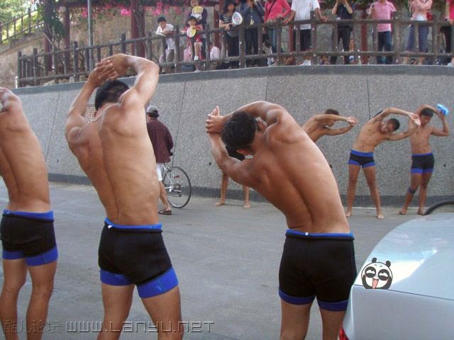 เย็นนี้อิ่มกับหนุ่มๆใต้หวัน